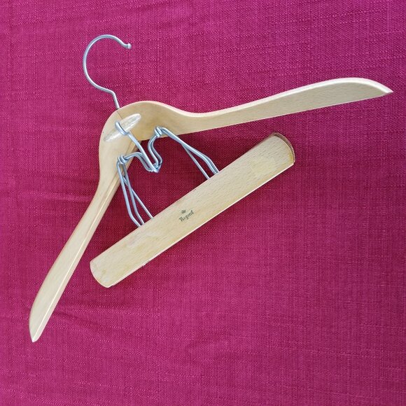 Vintage Regent 18” Solid Wood Heavy Duty Suit Hanger - Picture 13 of 14